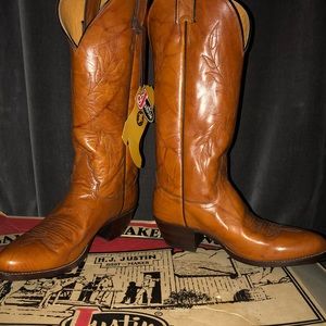 Justin Cowboy Boots Size 7🐴 NWT Worn once Redwood